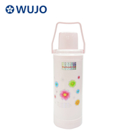 Wujo 2-Liter-billiger vakuumisolierter Kunststoff-Wasserkolben mit Glasfutter